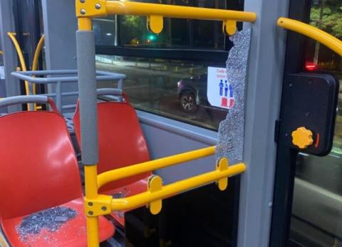 Sancionan a pasajero que rompi&oacute; un vidrio y a otro que ingres&oacute; con licor al Troleb&uacute;s