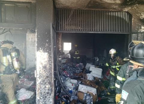 Incendio en el centro de Guayaquil: hay afectados por inhalaci&oacute;n de humo