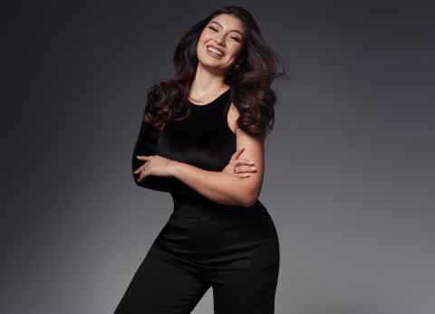 Yu Mac&iacute;as: La historia de la maquilladora portovejense que lleg&oacute; a Miss Universo