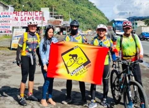 Ciclistas de la Calle completaron una desafiante ruta andina ecuatoriana