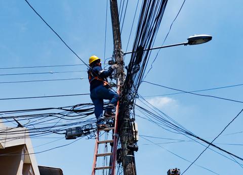 Luminarias en Urdesa: ciudadanos exigen reparaci&oacute;n tras meses de oscuridad