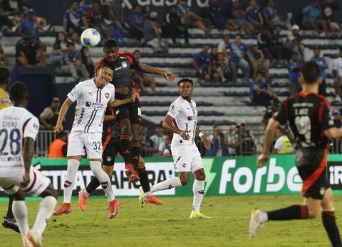 Alineaciones y d&oacute;nde ver Liga de Quito vs Emelec en semifinal de Copa Ecuador 2025