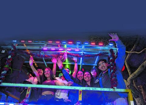 Chivas en Fiestas de Quito 2025: zonas prohibidas y controles que debes conocer