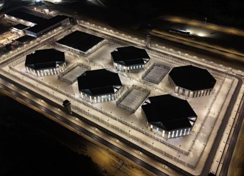 Reimberg publica foto de c&aacute;rcel del Encuentro de noche: "Foto mata cuento. Tengan"