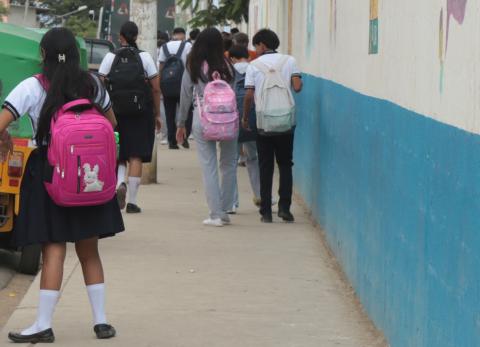 Dos estudiantes afectados por sustancia desconocida en colegio del sur de Guayaquil