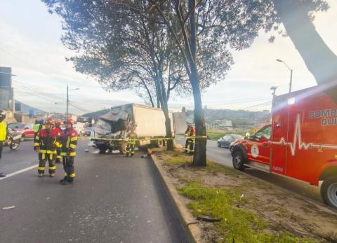 Fatal accidente Sim&oacute;n Bol&iacute;var: La v&iacute;ctima y qu&eacute; v&iacute;as est&aacute;n cerradas hoy en Quito