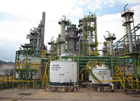 Unidad de la refiner&iacute;a de Esmeraldas retoma operaci&oacute;n tras sismo e incendio