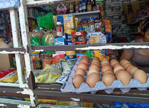 &iquest;D&oacute;nde comprar huevos baratos hoy? Precio de cubeta cae 40% por sobreproducci&oacute;n