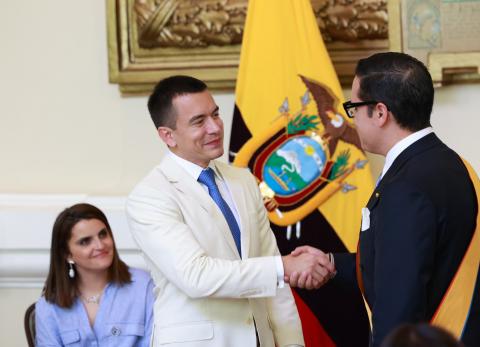 HealthBird: &iquest;ya despidi&oacute; Noboa a Neira Hanze? |Por Roberto Aguilar