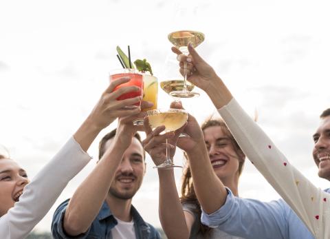 Brindis sin culpa: bebidas ligeras para disfrutar las fiestas sin excesos ni resaca