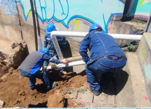 Da&ntilde;o provocado a una tuber&iacute;a deja sin agua a cuatro barrios del centro de Quito