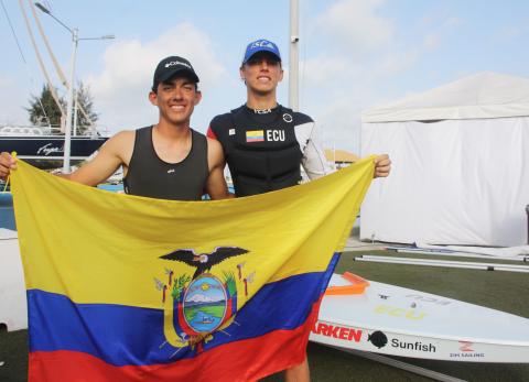 Ecuador, campe&oacute;n del Mundial de Sunfish con Tadas Koreiva y Rafael Sarraz&iacute;n