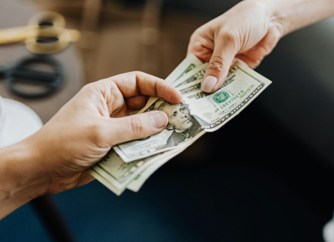 IVA adultos mayores: &iquest;Cu&aacute;ndo pagan la devoluci&oacute;n atrasada de 8 meses?