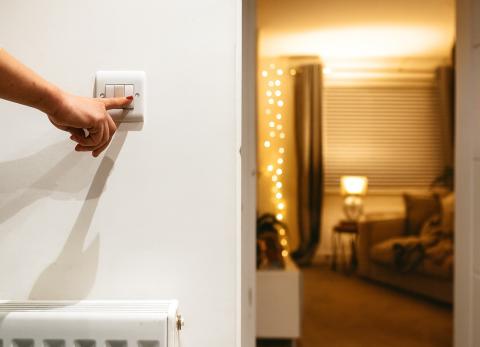 Demanda el&eacute;ctrica crece y exige h&aacute;bitos responsables en temporada navide&ntilde;a