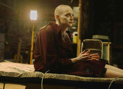 Cr&iacute;tica de Cine. Bugonia, &iquest;una visi&oacute;n audaz del futuro del cine?