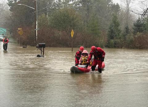 Alerta m&aacute;xima en California: Tormenta navide&ntilde;a causa muertes y graves inundaciones