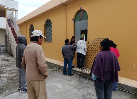 Destruyen puertas y ventanas para robar una iglesia en Ambato