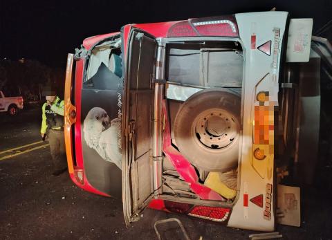 Volcamiento de bus a Papallacta: &iquest;Hay v&iacute;ctimas mortales y qu&eacute; se sabe de los heridos?