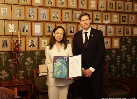 El lenguaje del poder y la identidad en el vestuario de Mar&iacute;a Corina Machado