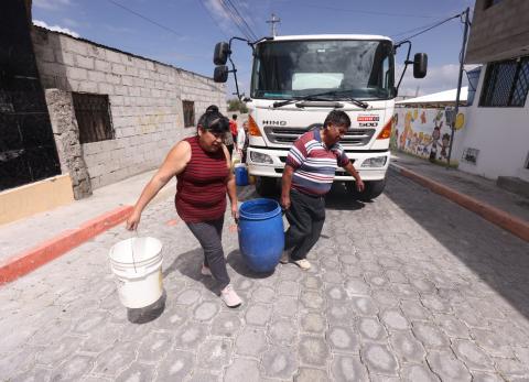 Cortes de agua en Quito: vecinos pagan por un servicio que tienen por horas