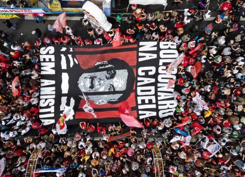 Senado brasile&ntilde;o avanza pol&eacute;mico proyecto que busca reducir la pena de Bolsonaro