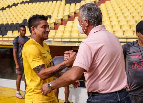 Mario Pineida iba a fichar por Emelec en 2026, revel&oacute; un familiar a la Polic&iacute;a