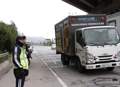 Caos vial en Quito: transportistas cuestionan nueva restricci&oacute;n vehicular