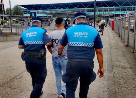 Detienen a sospechoso por intimidar usuarios en la Terminal Terrestre de Guayaquil