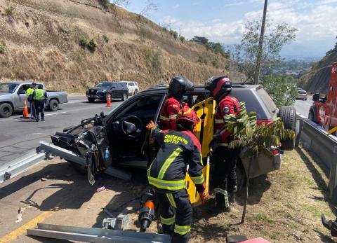 Accidente en la Ruta Viva deja dos heridos y cierre parcial hacia el aeropuerto