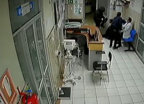Asalto armado en centro de salud de Quito: delincuentes simularon una emergencia
