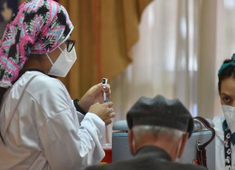 Demanda de vacunas aumenta en 4 centros de salud de Quito