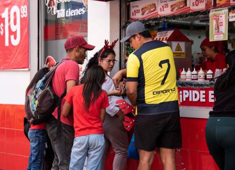 La otra cara de la Navidad en Quito: ni&ntilde;os y familias sobreviven en las calles