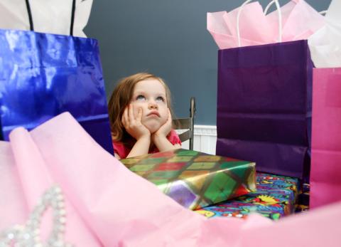 El exceso de regalos afecta a los ni&ntilde;os: alerta acad&eacute;mica de la USFQ