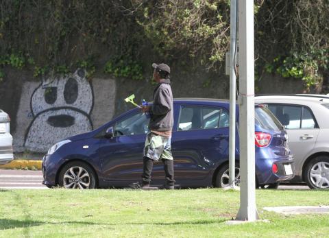 Quito reduce en 40 % la presencia de limpiaparabrisas en las calles