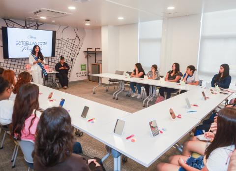 Paula V&eacute;liz activa su proyecto social como Estrella de Octubre 2026