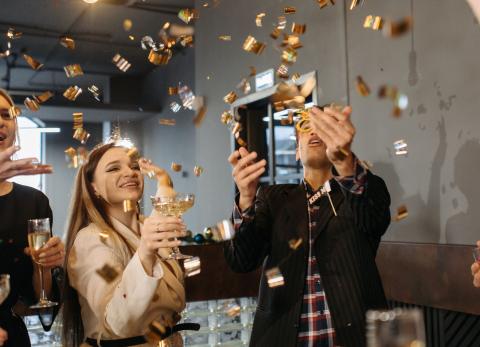 Rituales de fin de a&ntilde;o que arrasan en redes: para atraer amor, dinero y viajes