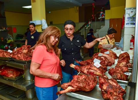 Negocios de Guayaquil apuestan por el cerdo horneado en la v&iacute;spera de A&ntilde;o Nuevo