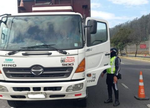 Control al transporte pesado deja 93 sancionados en la Sim&oacute;n Bol&iacute;var y Ruta Viva