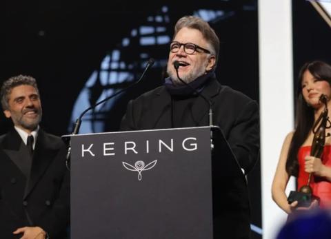Guillermo del Toro llora la muerte de su hermano en el Festival de Cine Palm Springs