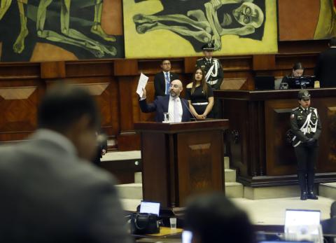 Mario Godoy reparti&oacute; culpas en el Pleno de la Asamblea, menos las de su exdirector