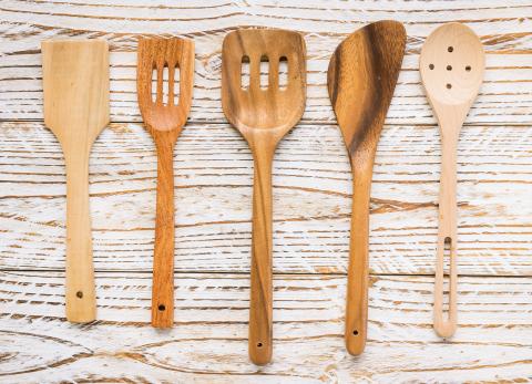 No hiervas tus cucharas de madera: el error viral que las arruina