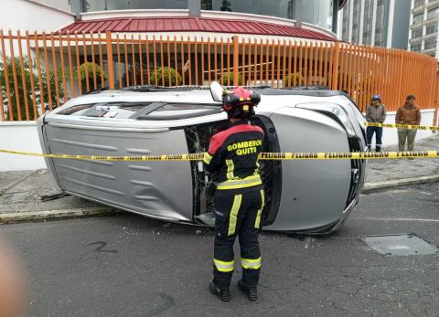 Accidente en la av. 10 de Agosto deja un herido y cierre parcial en el norte de Quito