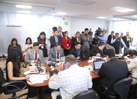 Comisi&oacute;n fiscaliza campa&ntilde;as de RC: "Tejen redes con contratos ficticios"