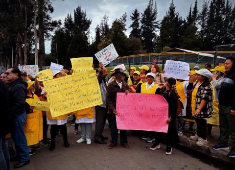Vecinos del sur de Quito insisten en la salida de c&aacute;rcel y reapertura de una v&iacute;a