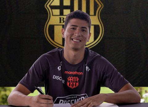 Barcelona SC se queda con jugador de Independiente, Carlos Medina de 16 a&ntilde;os