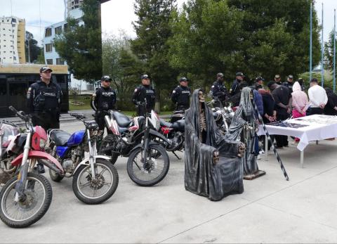 Hallan altar de la Santa Muerte durante operativo policial en el norte de Quito