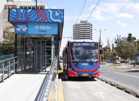 Paradas del Troleb&uacute;s y Ecov&iacute;a se modernizan para integrarse al Metro de Quito
