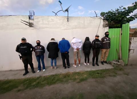 Extorsi&oacute;n en Tumbaco: capturan a dos hombres y dos mujeres en operativo policial