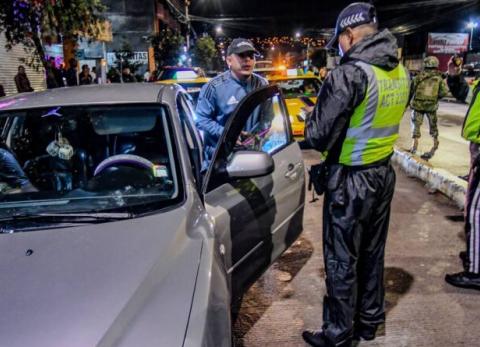 Conductor en Quito ten&iacute;a 20 veces el l&iacute;mite de alcohol; otros 23 fueron detenidos