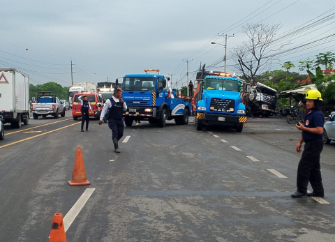 Siniestro en la v&iacute;a a Yaguachi deja once heridos y un fallecido
